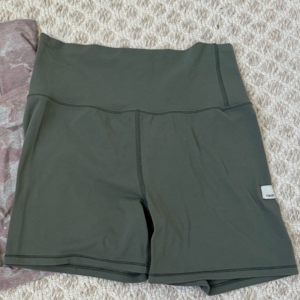 Vuori Green Women's Bike Shorts